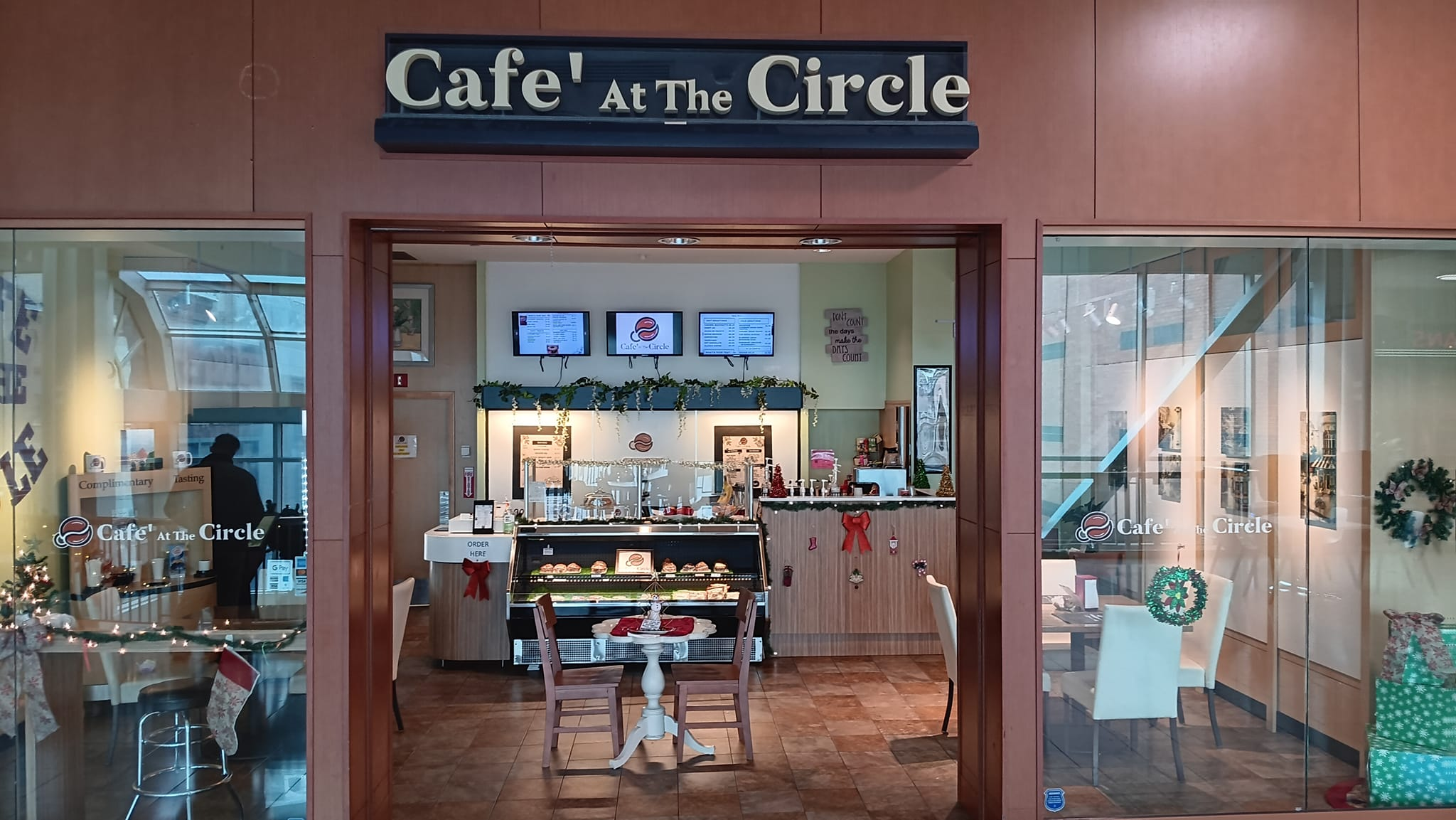 Cafe at the circle
